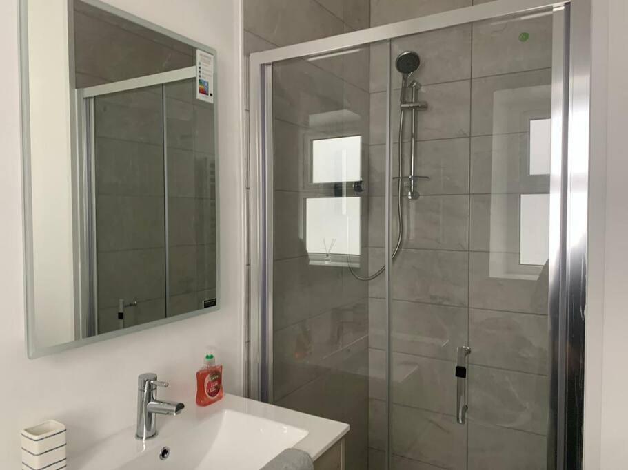Modern Apartment With Sea Views ポートラッシュ エクステリア 写真