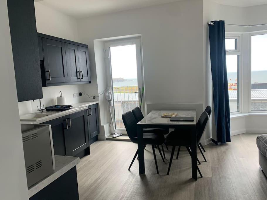 Modern Apartment With Sea Views ポートラッシュ エクステリア 写真