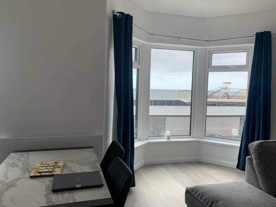 Modern Apartment With Sea Views ポートラッシュ エクステリア 写真