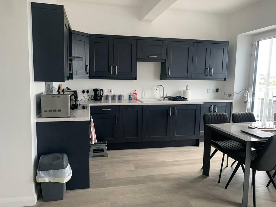 Modern Apartment With Sea Views ポートラッシュ エクステリア 写真