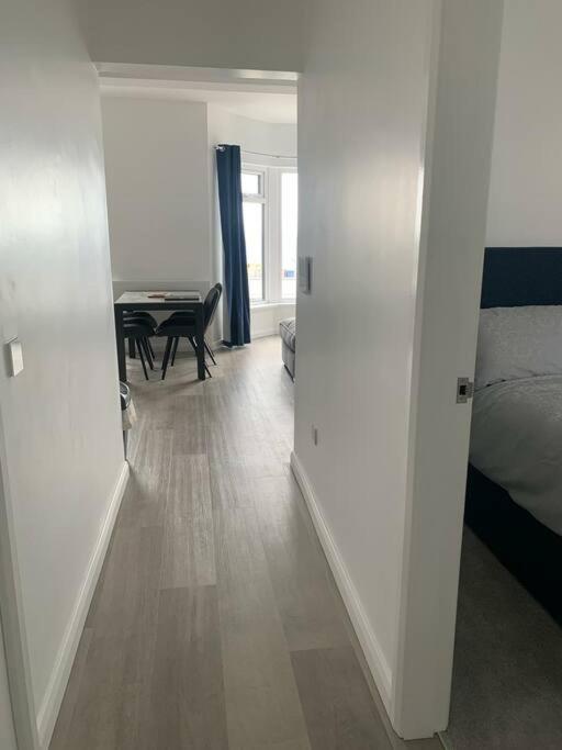 Modern Apartment With Sea Views ポートラッシュ エクステリア 写真