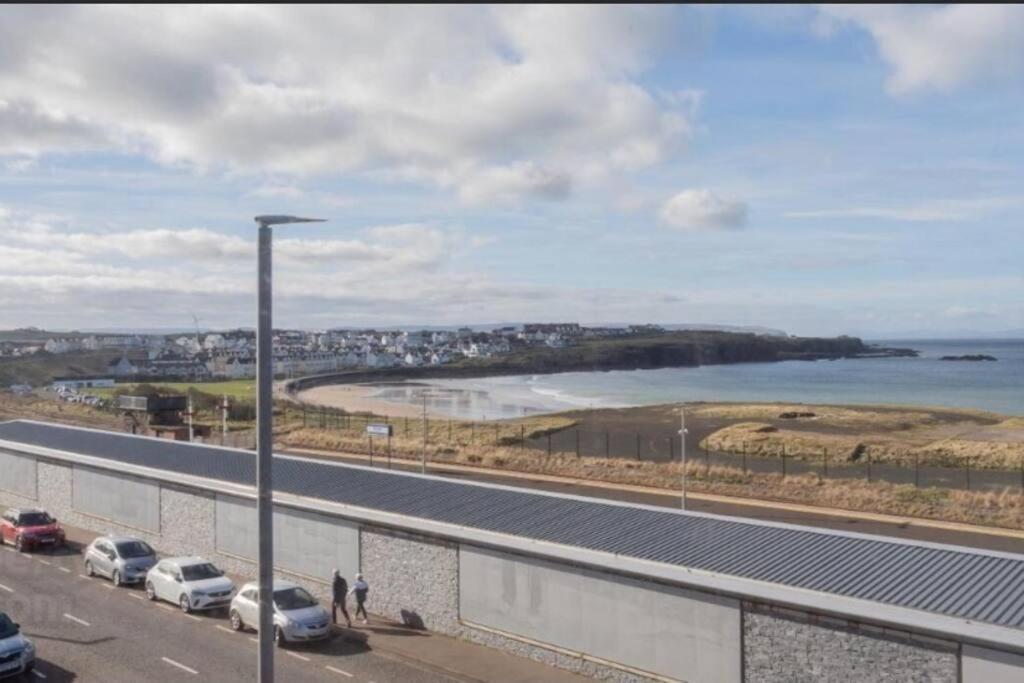 Modern Apartment With Sea Views ポートラッシュ エクステリア 写真