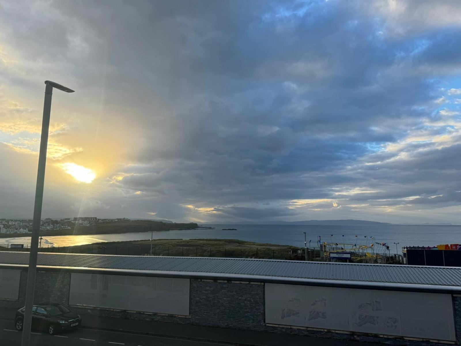 Modern Apartment With Sea Views ポートラッシュ エクステリア 写真